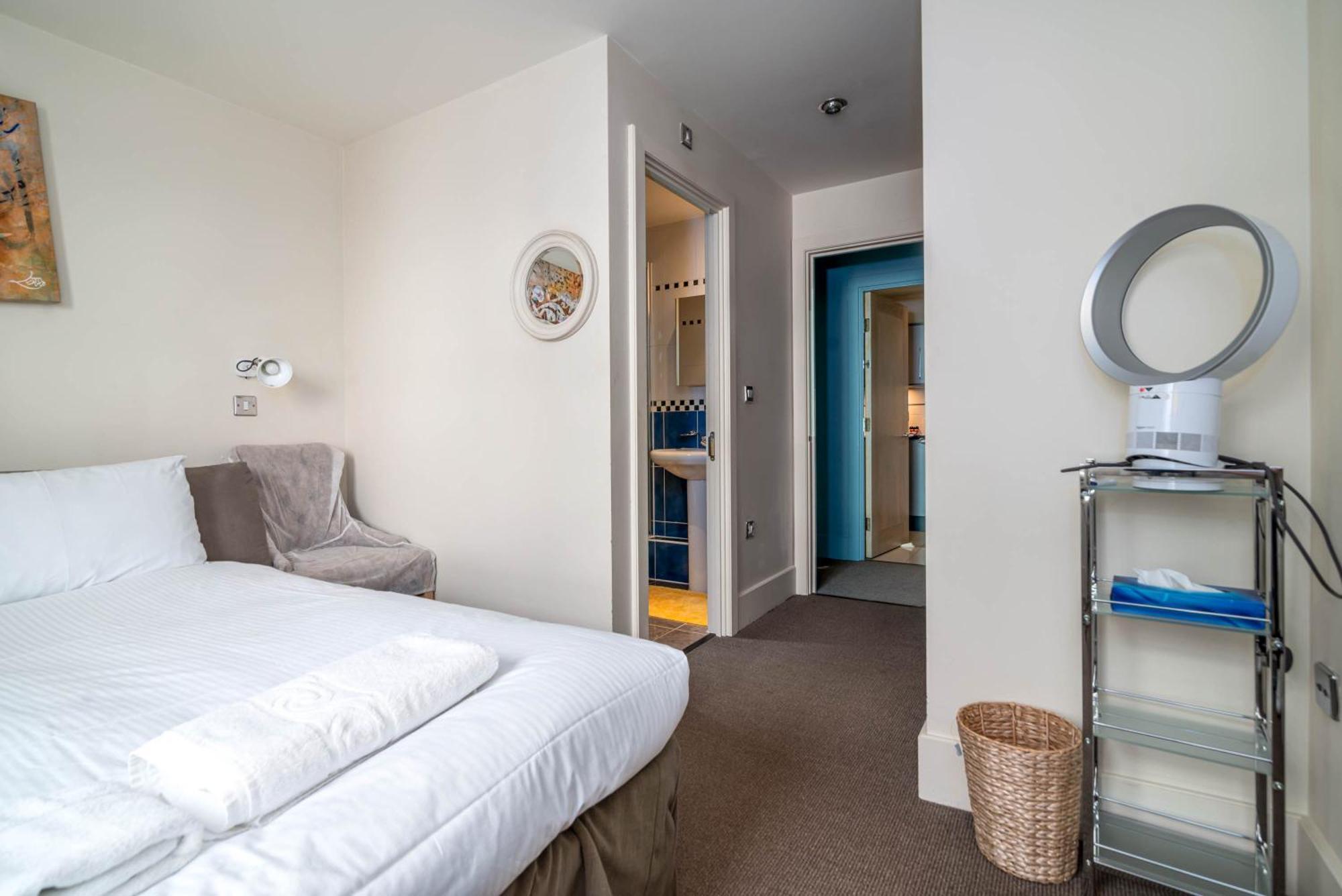 Fabulous 3 Bed Apartment In Vauxhall Лондон Екстериор снимка